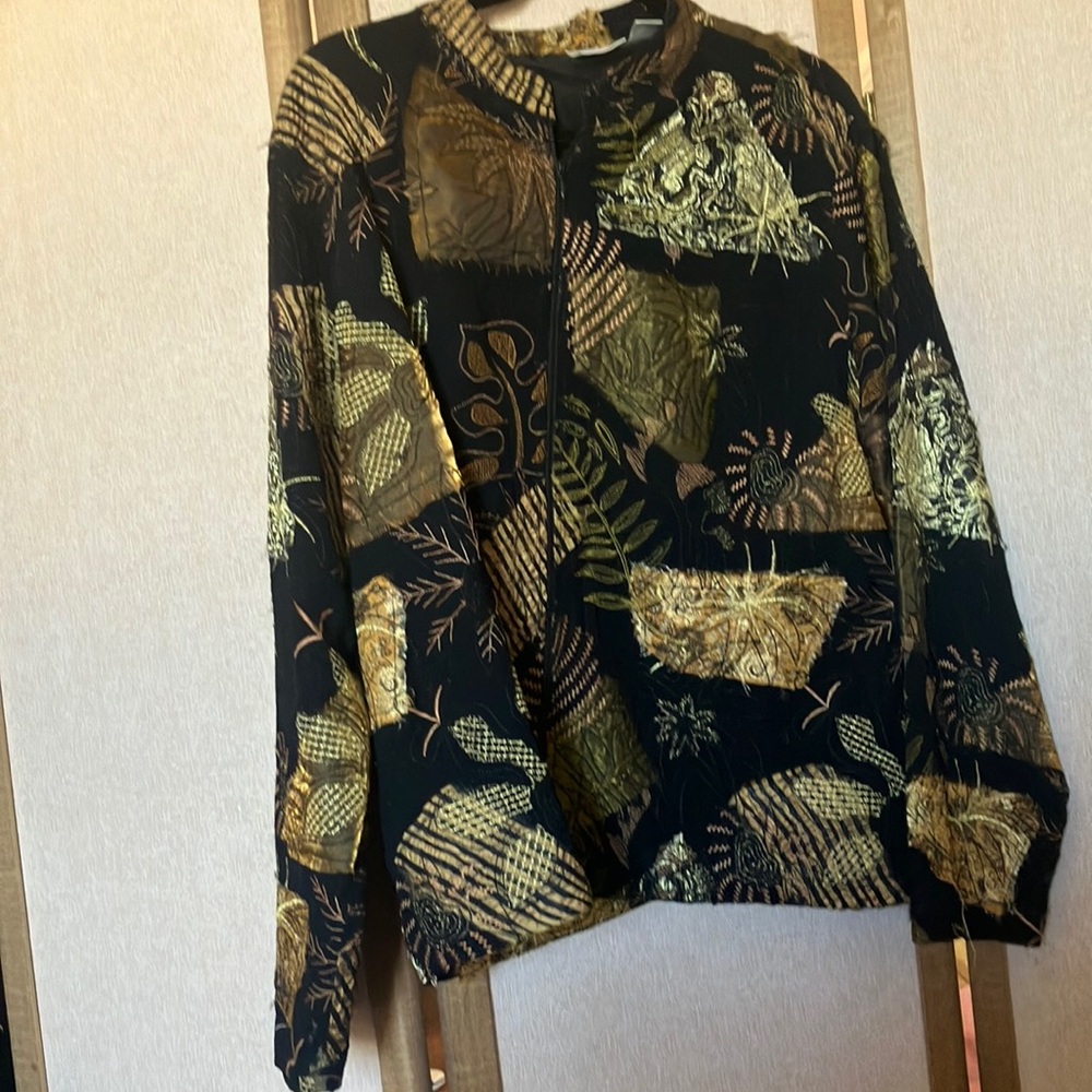FINAL MARKDOWN Chico’s Black and Gold Patterned zip front Jacket 3 xl